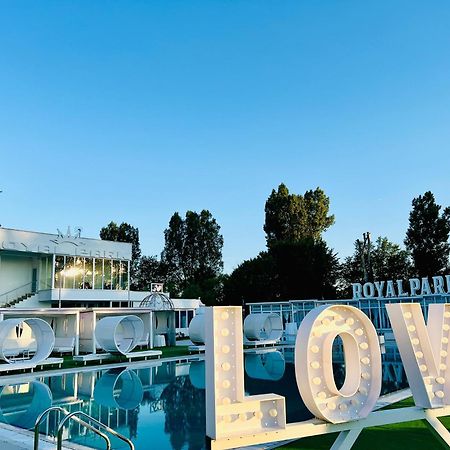Отель Royal Park Complex Bascov Экстерьер фото