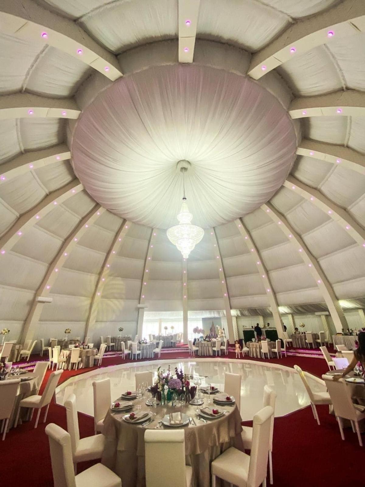 Отель Royal Park Complex Bascov Экстерьер фото